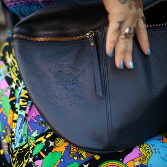 Joji & Co and Spincycle Yarns knitting bestie brown leather Fanny pack - Picture 7 of 9